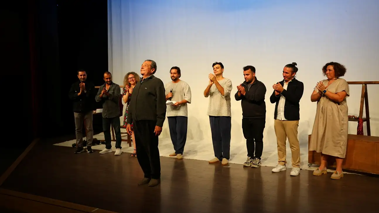 Cambazın Cenazesi'ne seyircilerden tam not