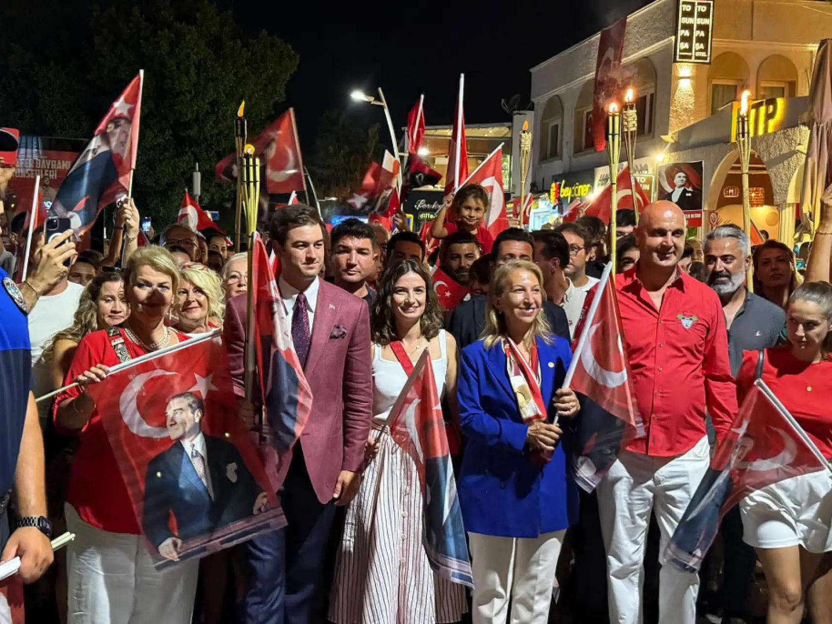 Bodrum'da 30 Ağustos Coşkusu ! Kortej ve Konserlerle Büyük Zafer Kutlandı !