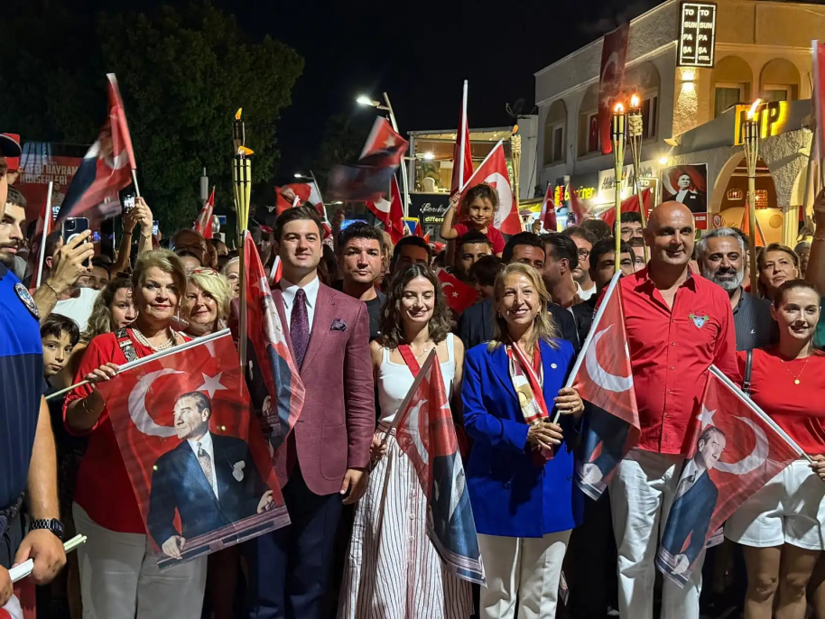 Bodrum'da 30 Ağustos Coşkusu ! Kortej ve Konserlerle Büyük Zafer Kutlandı !