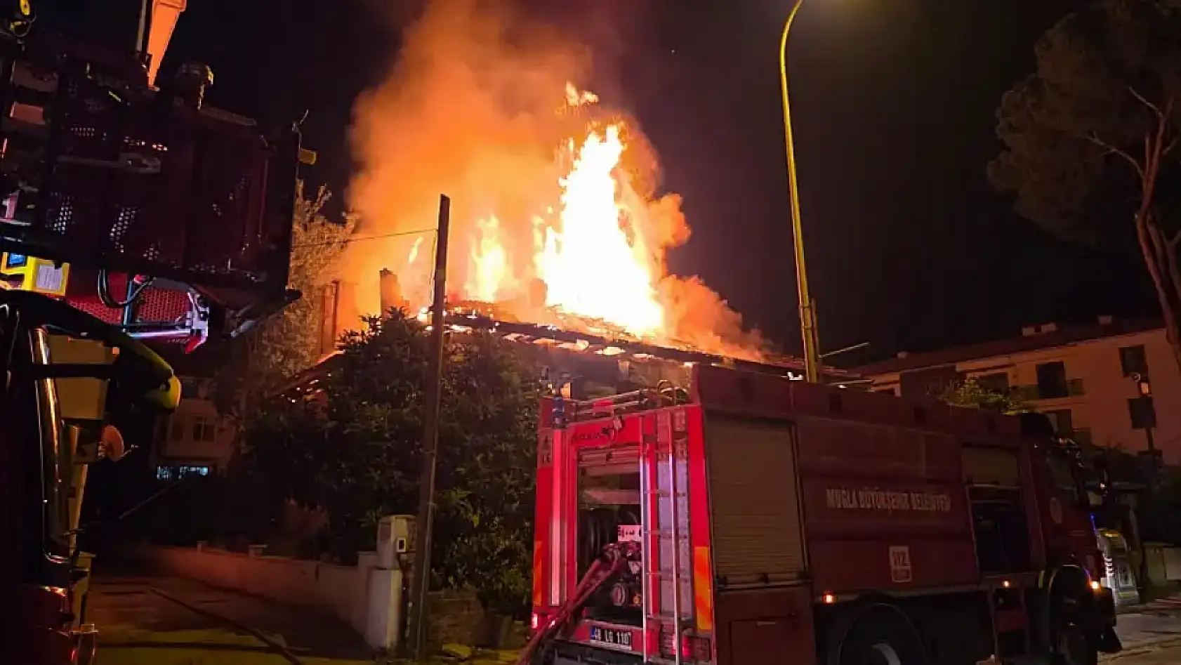 Yangın Kısa Sürede Büyüdü, Ev Alevlere Teslim Oldu