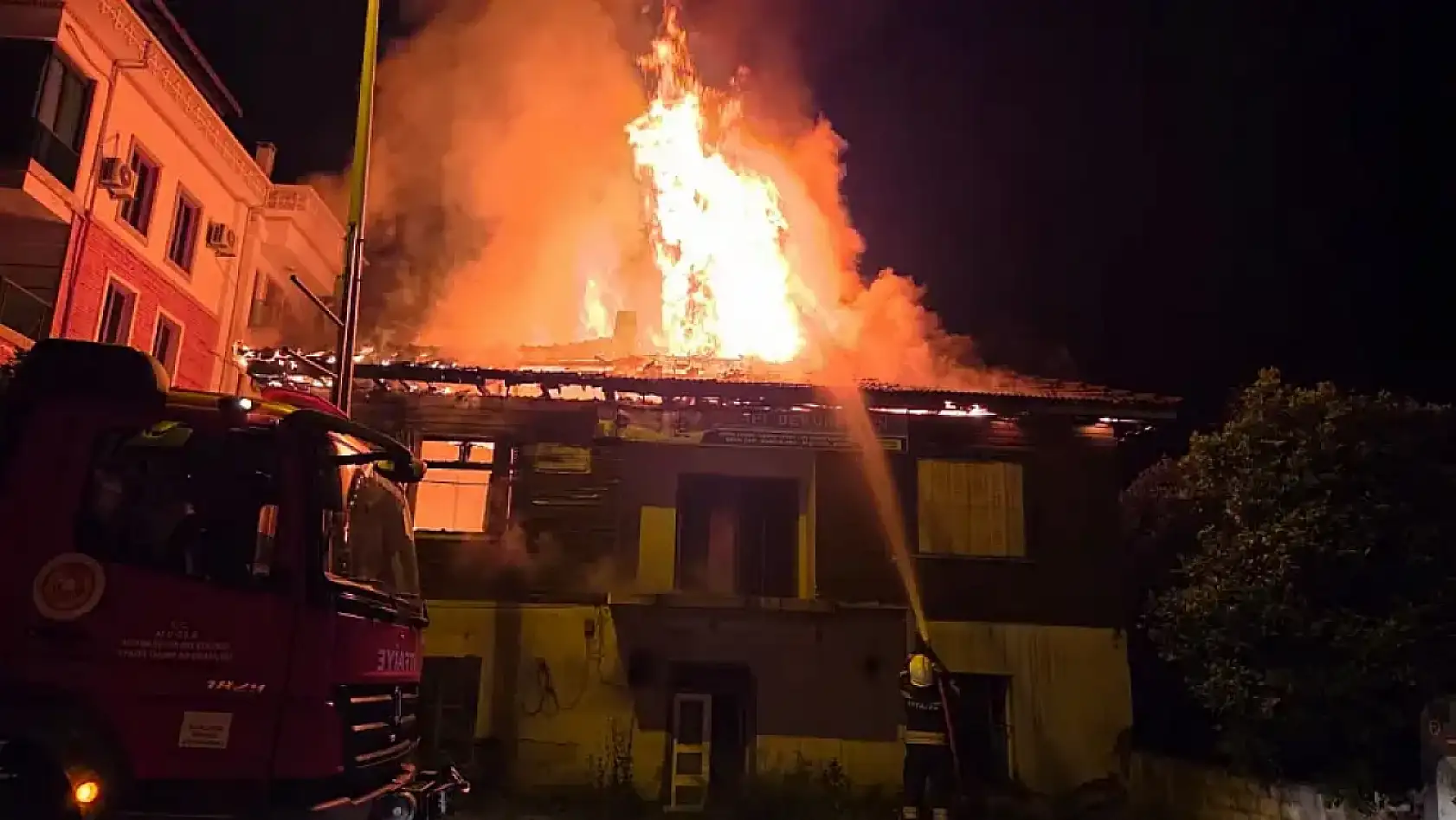 Yangın Kısa Sürede Büyüdü, Ev Alevlere Teslim Oldu