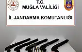 Ev ve Araçtan Cephanelik Çıktı: 5 Tüfek, 54 Fişek