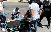 Kontrolsüz Araç Kazaya Neden Oldu: Motosikletteki Kadın Yaralandı