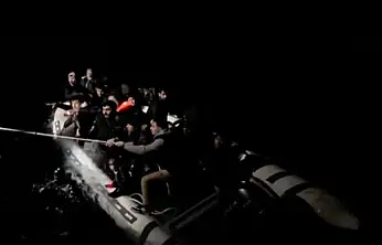 13'ü çocuk 29 düzensiz göçmen kurtarıldı, 2 göçmen kaçakçısı yakalandı