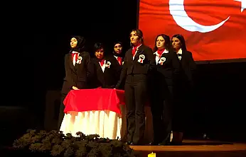 24 Kasım Öğretmenler Günü düzenlenen programla kutlandı