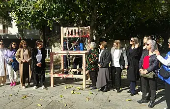 Zincirli sandalyeler kadınların sessiz çığlığı oldu