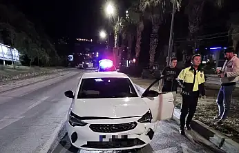 Alkollü sürücü kırmızı ışıkta bekleyen araca çarptı 1 yaralı