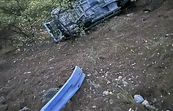 Araç uçuruma yuvarlandı