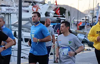 Başkan Mandalinci, Bitez'de düzenlenen sabah koşusuna katıldı