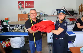 Bayrağa sevgi işleyen Ali Akay'a anlamlı teşekkür