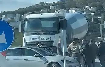 Beton mikserinin karıştığı kaza korkuttu
