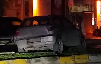 Bitez  Kavşağı sonrası kontrolden çıkan araç orta refüje çıktı