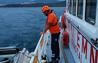 Bodrum açıklarında su alan tekne kurtarıldı
