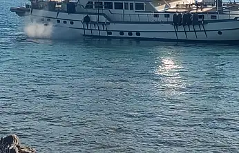 Bodrum açıklarında tekne karaya oturdu