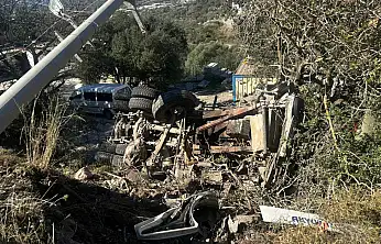 Kamyonet şarampole yuvarlandı