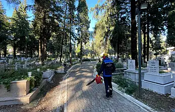 Büyükşehir'den mezarlıklarda kapsamlı bakım ve düzenleme