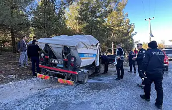 Çöp kamyoneti alev aldı