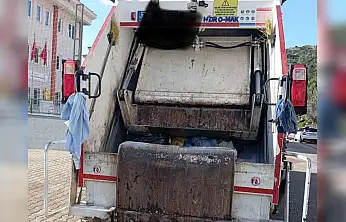 Çöp kamyonu yayaya çarptı kadın ağır yaralı