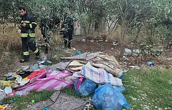 Çöplüğe dönen evlerde yangın paniği