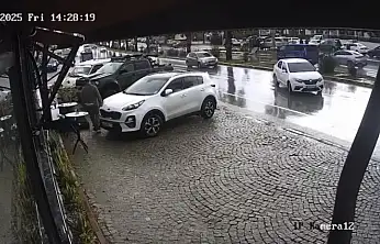 El freni çekilmeyen otomobil kazaya sebep oldu