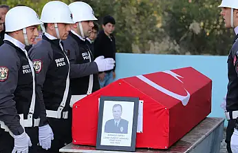 Emekli emniyet müdürü dualarla toprağa verildi