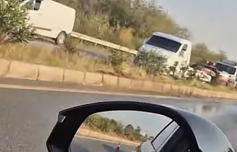 Feci kaza üç araç birbirine girdi