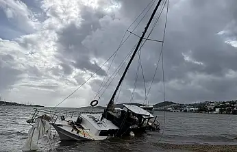 Fırtına vurdu Gümbet'te tekneler alabora oldu