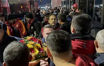 Galatasaray, Fethiye'de çiçeklerle karşılandı