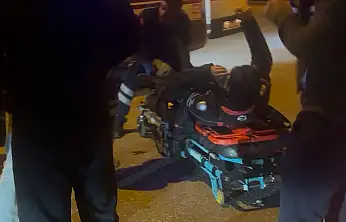 Gazderesinde motorsiklet kazası kurye yaralandı