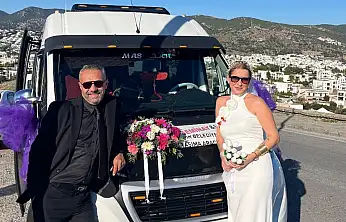 Gelin dolmuşu sokakları şenlik alanına çevirdi