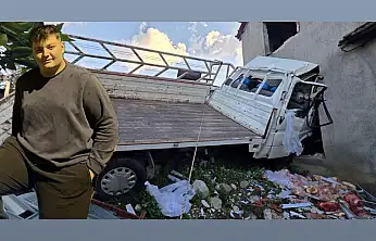 Genç sürücü tüm müdahalelere rağmen kurtarılamadı