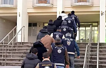 Göçmen kaçakçıları yakalandı