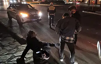 Gümbet kavşağı'nda motosikletli yola savruldu