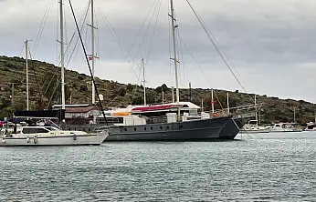 Gümbet Koyu'nda bağlanan tekneler kaldırılıyor
