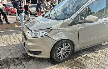 Gümbet'te ticari araç ile motosiklet çarpıştı, 2 yaralı