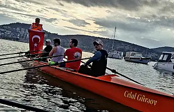 Halikarnas kürek kulübü sporcuları, Ata'yı deniz üzerinde andı