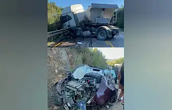 Hafriyat tırı otomobille çarpıştı 2 yaralı