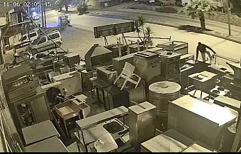 Hırsızlık girişimi güvenlik kamerasına yakalandı