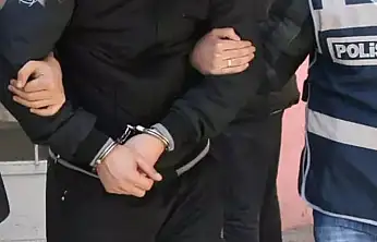 İki kamu görevlisi tutuklandı