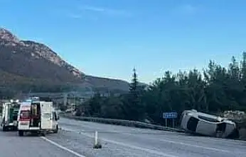 İki otomobil çarpıştı 4 kişi yaralandı