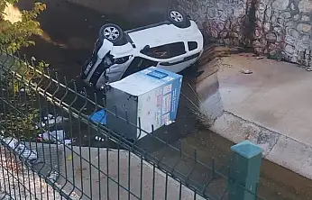 İki Otomobil Çarpıştı: Araç Dereye Uçtu, 1'i Çocuk 5 Yaralı