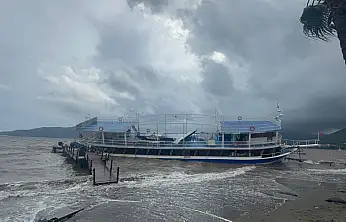 Karaya oturan tekne için kurtarma çalışmaları başladı