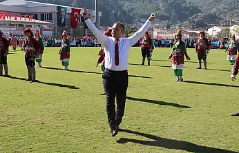 Kaymakam Akkaya'dan zeybek gösterisi