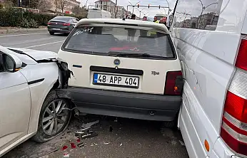 Kazada üç araç hasar gördü