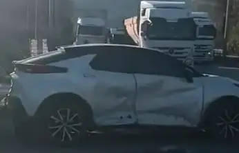 Kontrolsüz kavşakta kaza