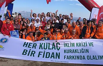 Kuraklığa dikkat çekmek için kış denizde kulaç attılar