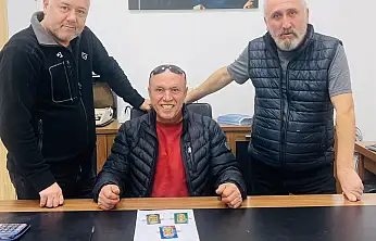 Kuru temizlemeye bırakılan montun cebindeki 200 gram altın sahibine teslim edildi