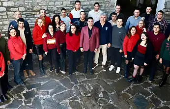 Mandalinci belediye AŞ çalışanlarıyla yeni yılı kutladı