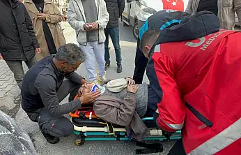 Otomobil yaşlı adama çarpıp kaçtı