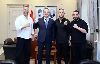 Milli boksörden Muğla Valisi Akbıyık'a ziyaret